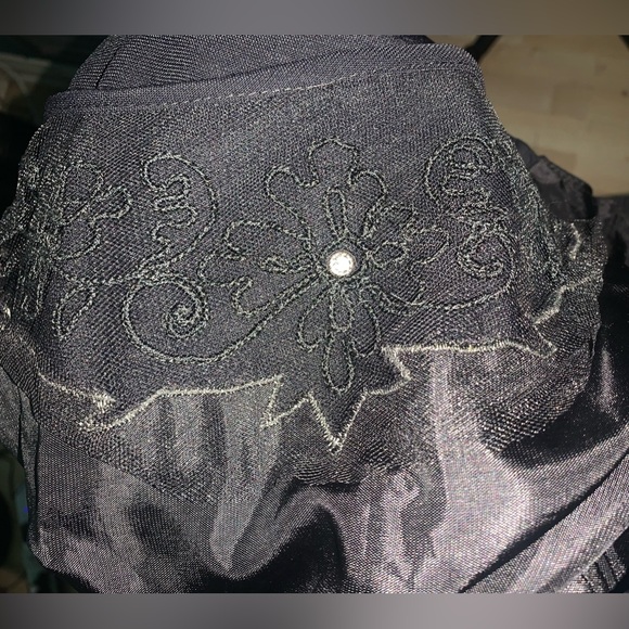 Vintage 60s Black Cocktail Dress With Beautiful Neck Detail. - Picture 10 of 13